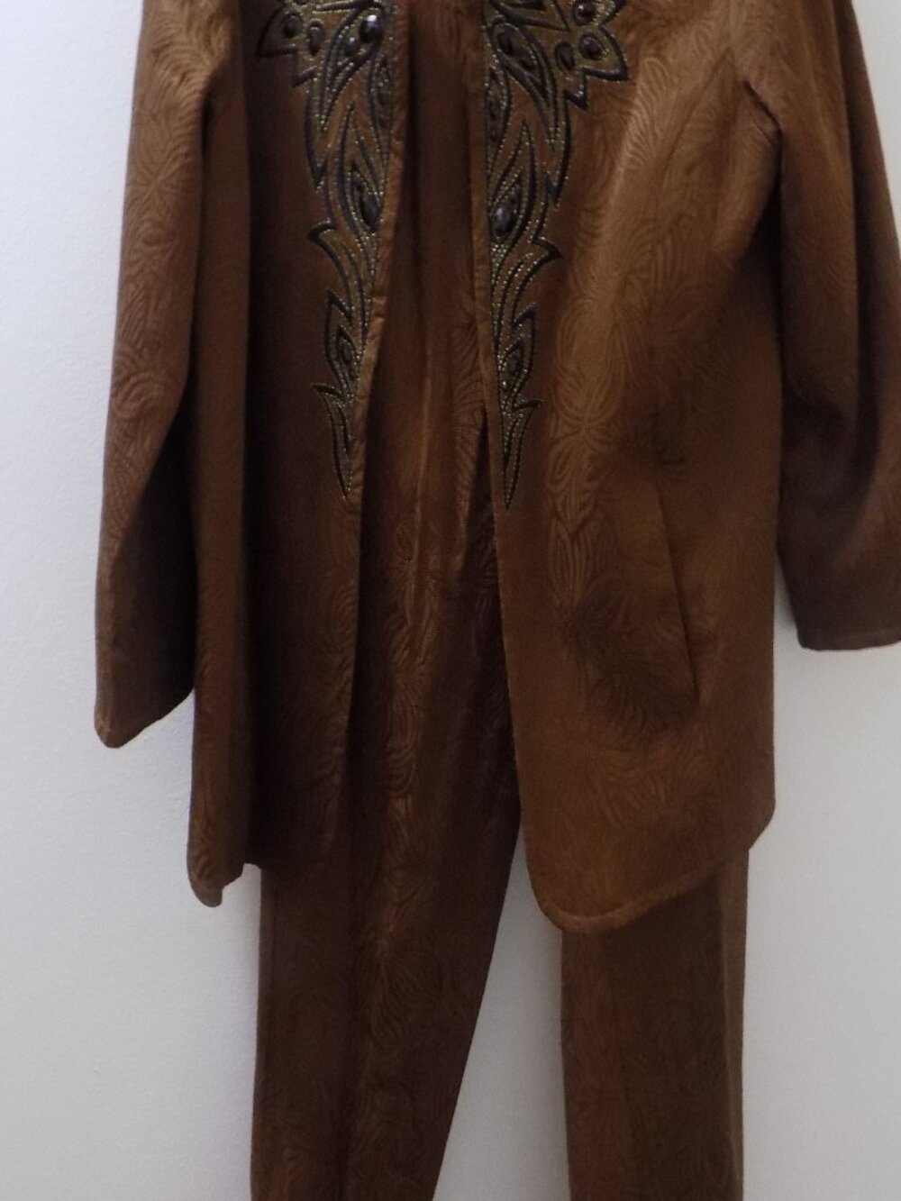 Dressy bown suit